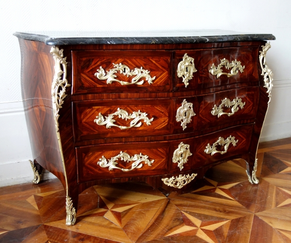 Jean Baptiste Hedouin : commode d'époque Louis XV en marqueterie et marbre Portor - estampillée