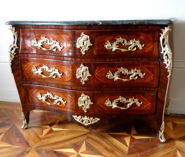 Jean Baptiste Hedouin : commode d'époque Louis XV en marqueterie et marbre Portor - estampillée