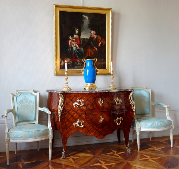 Commode Louis XV en marqueterie de bois de violette