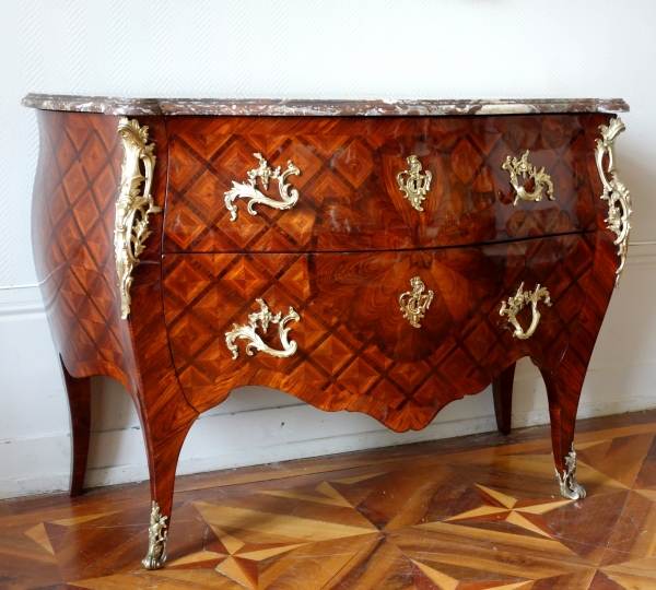 Commode Louis XV en marqueterie de bois de violette