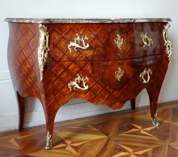 Commode Louis XV en marqueterie de bois de violette