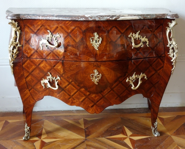 Commode Louis XV en marqueterie de bois de violette