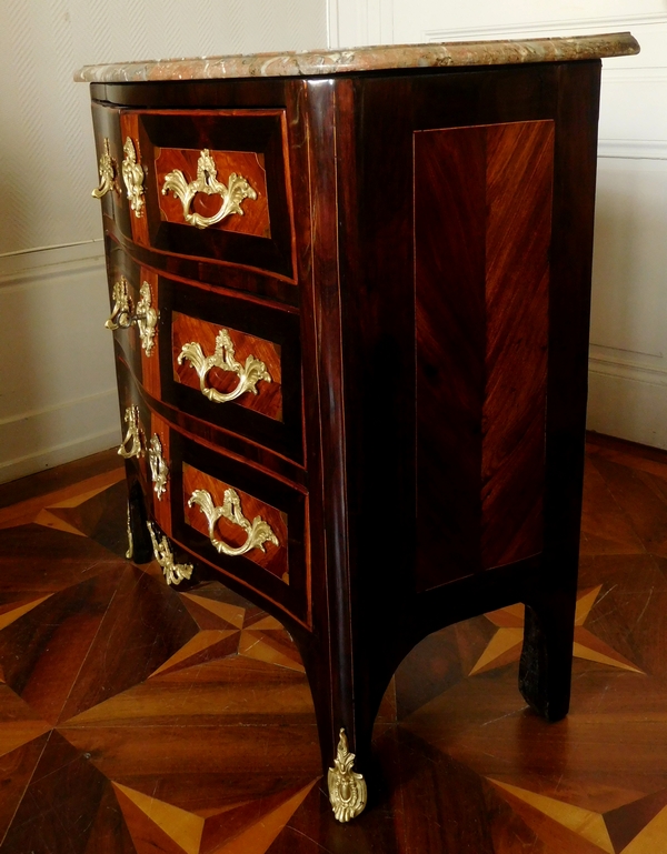 Jean Holthausen : petite commode d'époque Louis XV en marqueterie estampillée - largeur 80cm