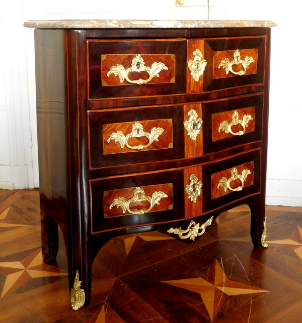 Jean Holthausen : petite commode d'époque Louis XV en marqueterie estampillée - largeur 80cm