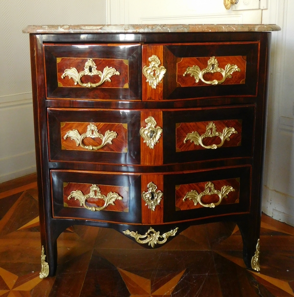 Jean Holthausen : petite commode d'époque Louis XV en marqueterie estampillée - largeur 80cm