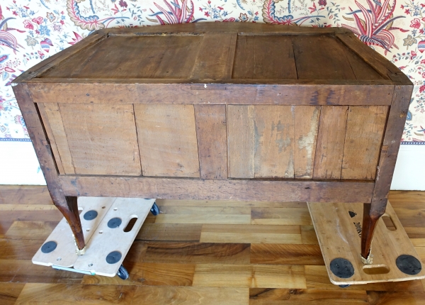 Hubert Hansen : commode d'époque Louis XV en plaquage de satiné - estampillée