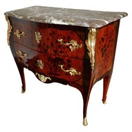 Commode sauteuse d’entre deux en marqueterie d'époque Louis XV, estampillée Mewesen