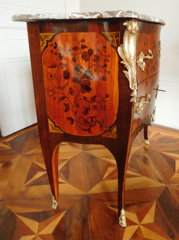 Stunning antique French Louis XV chest of drawers / commode, 18th century