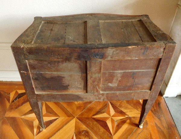 Stunning antique French Louis XV chest of drawers / commode, 18th century