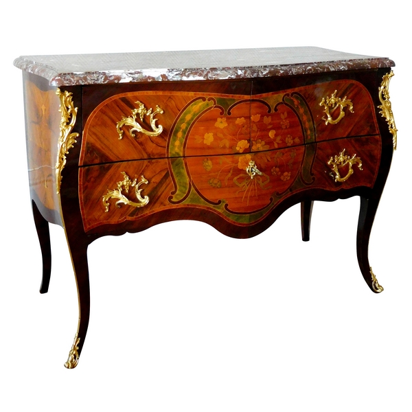 Nicolas Petit : grande commode sauteuse en marqueterie d'époque Louis XV estampillée