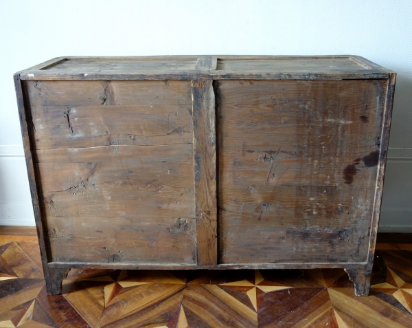 François Garnier : large commode d'époque Louis XV en marqueterie de satiné, estampille