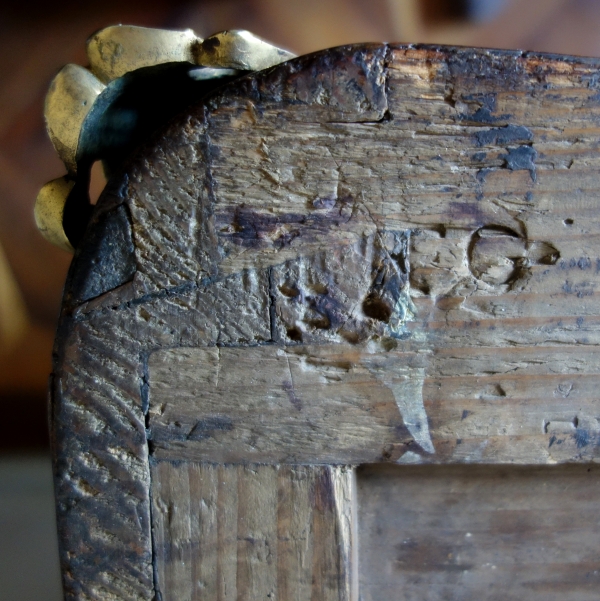 François Garnier : large commode d'époque Louis XV en marqueterie de satiné, estampille