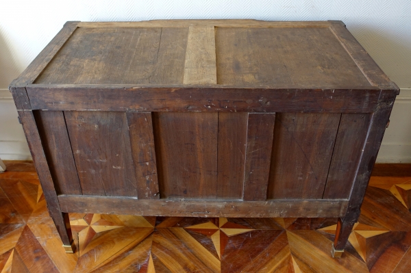 Commode à la Grecque d'époque Louis XV Transition en marqueterie de bois de rose - vers 1770