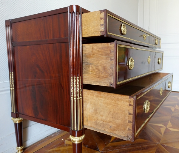 Stockel : commode de salon d'époque Louis XVI en acajou flammé et bronze doré - estampillée