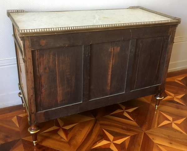 Importante commode d'époque Louis XVI en plaquage de citronnier moiré et acajou époque XVIIIe siècle