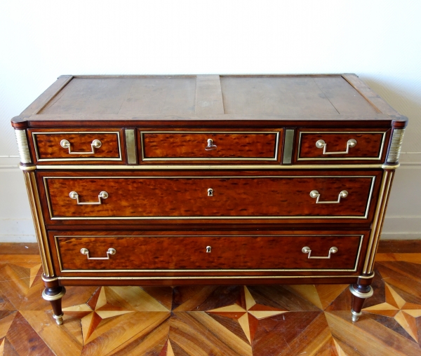 Commode Louis XVI Directoire en acajou moucheté, marbre Turquin et clef à trèfle - époque XVIIIe siècle