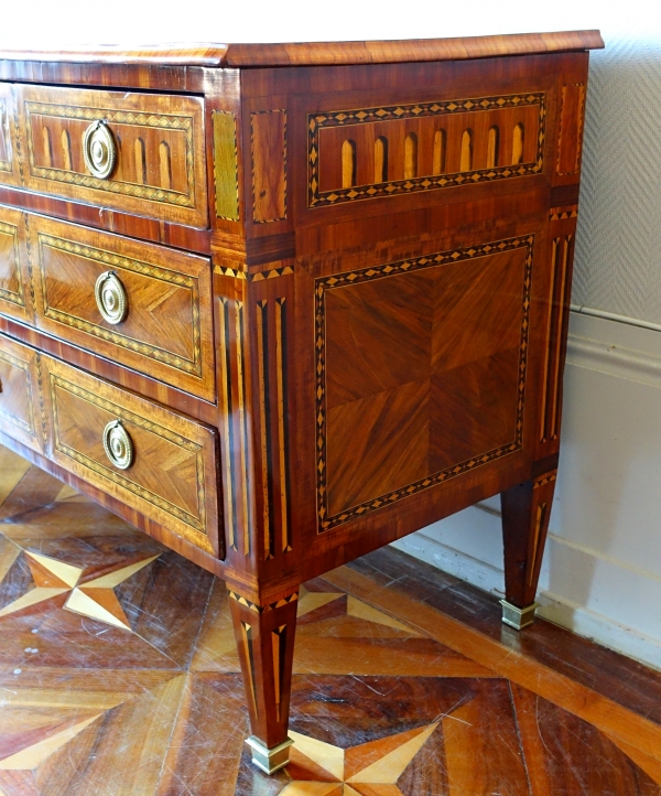 Louis XVI marquetry commode / chest of drawers attributed to Courte or Demoulin - 18th century