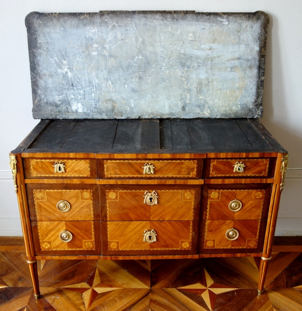 Commode d'époque Louis XVI en marqueterie, estampille de Pascal Coigniard