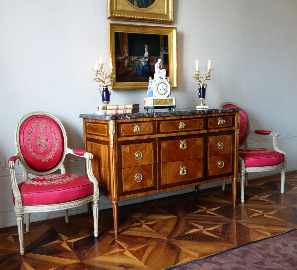 Commode d'époque Louis XVI en marqueterie, estampille de Pascal Coigniard