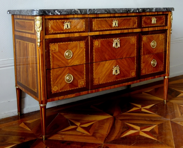 Commode d'époque Louis XVI en marqueterie, estampille de Pascal Coigniard