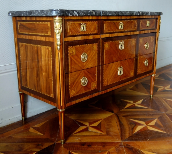 Commode d'époque Louis XVI en marqueterie, estampille de Pascal Coigniard