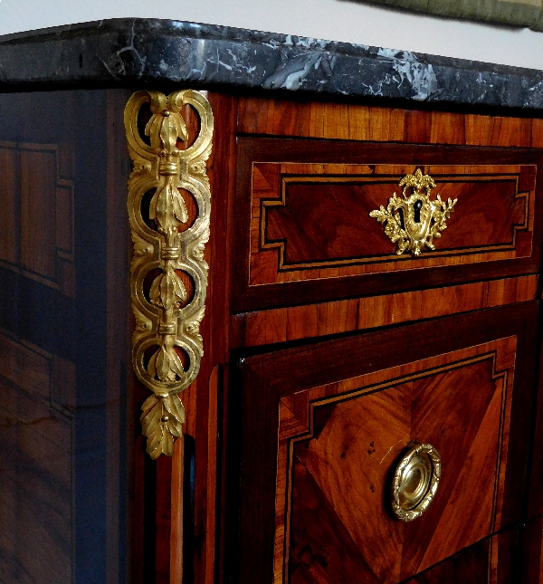 Commode d'époque Louis XVI en marqueterie, estampille de Pierre François Guignard