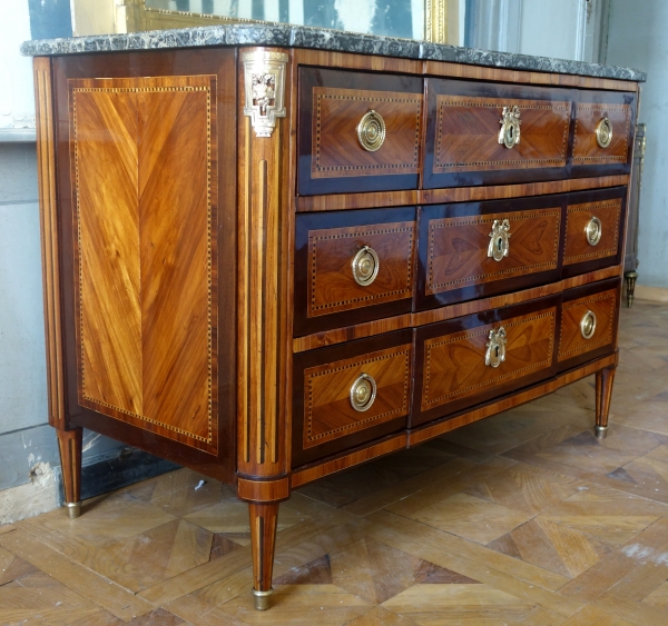 Claude Magnien : commode en marqueterie d'époque Louis XVI estampillée