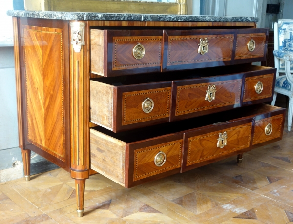 Claude Magnien : commode en marqueterie d'époque Louis XVI estampillée