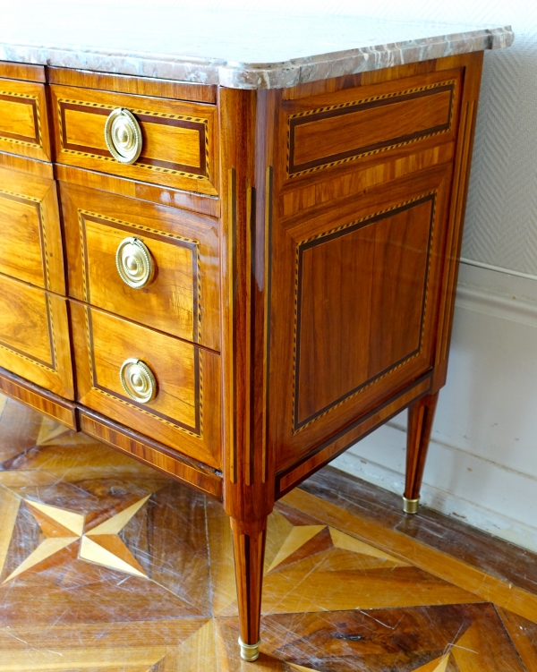 JB Vassou : commode d'époque Louis XVI, marqueterie de bois de rose & bronze doré - estampillée