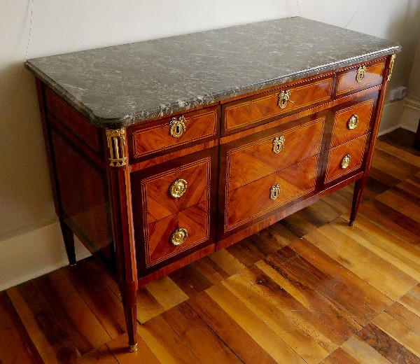 Commode en marqueterie d'époque Louis XVI, estampille de J.B. Vassou