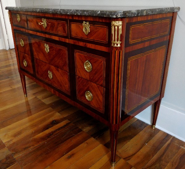 Commode en marqueterie d'époque Louis XVI, estampille de J.B. Vassou