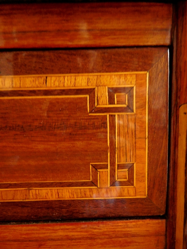 Commode d'époque Louis XVI en marqueterie de satiné et bois de rose