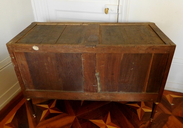 Grande commode en satiné et bronze doré d'époque Louis XVI attribuée à Jean Caumont (estampille)