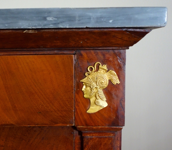 Jacques Muller - Commode Empire d'officier en acajou et bronze doré aux attributs de la Guerre - estampillée