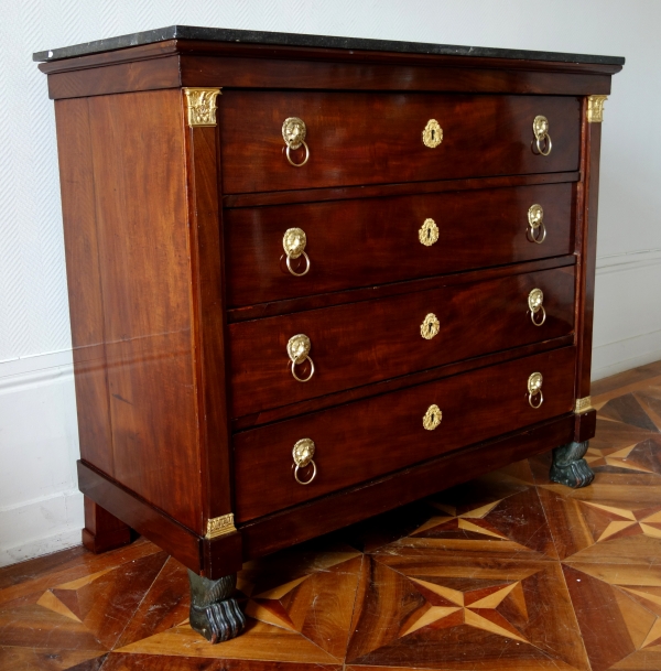 Commode pantalonière d'époque Consulat en acajou, bronzes dorés au mercure