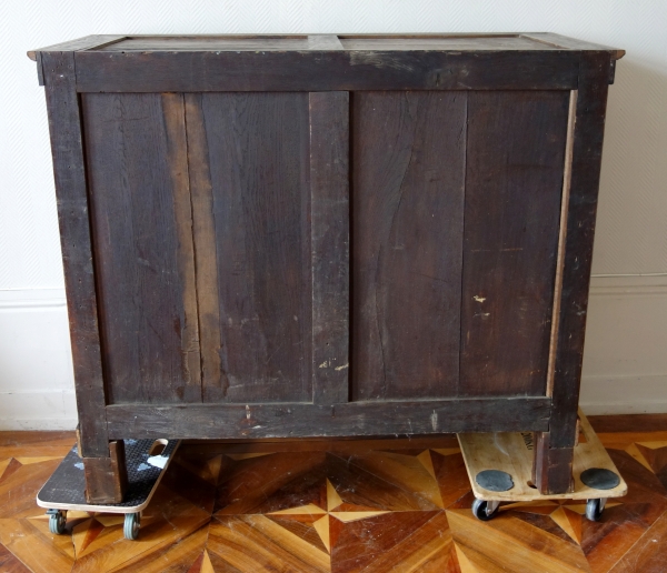 Early 19th century Consulate style mahogany and ormolu chest of drawers / commode