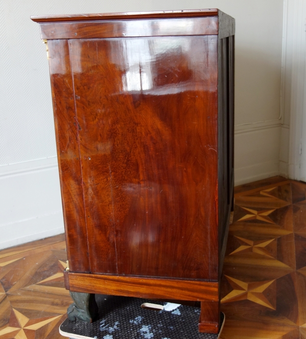 Early 19th century Consulate style mahogany and ormolu chest of drawers / commode