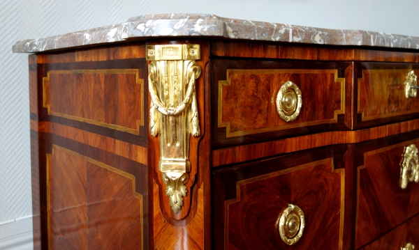 Commode parisienne en marqueterie d'époque Transition circa 1770