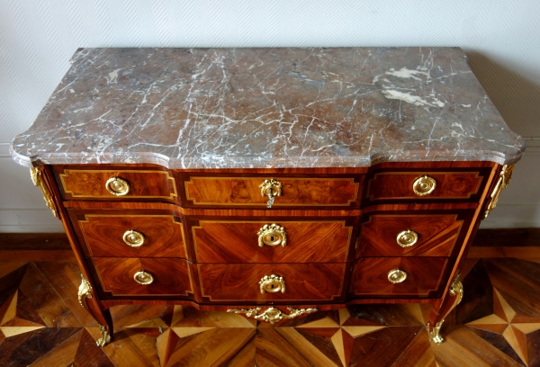 Commode parisienne en marqueterie d'époque Transition circa 1770