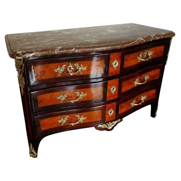 Commode à face galbée d'époque Régence - début Louis XV, bois de rose et de violette