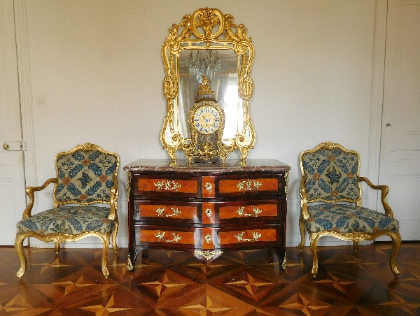 Early Louis XV commode (rosewood and violet) - France, Regence circa 1740