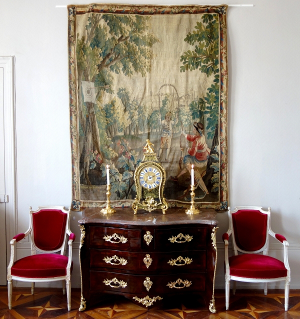 Mathieu Criaerd : commode tombeau d'époque Louis XV en bois de violette - estampillée