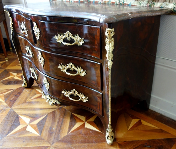 Mathieu Criaerd : commode tombeau d'époque Louis XV en bois de violette - estampillée