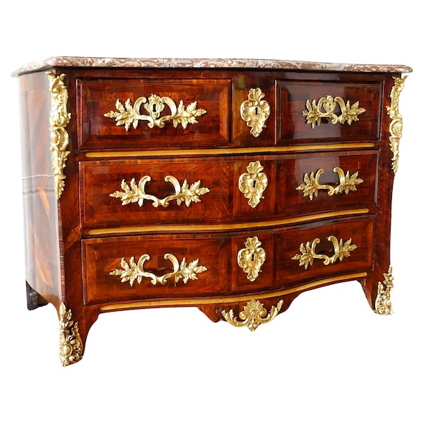 Commode d'époque Régence en bois de violette attribuable à Etienne Doirat