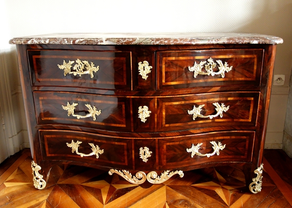 Pierre Fléchy : commode Régence d'époque Louis XV en bois de violette - estampillée