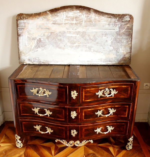 Pierre Fléchy : commode Régence d'époque Louis XV en bois de violette - estampillée