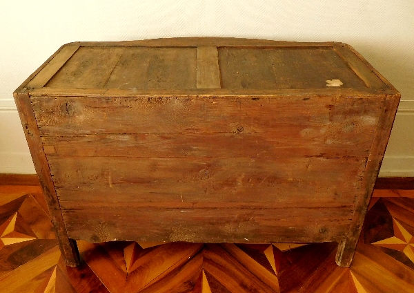 Commode en bois de violette d'époque Régence Louis XV, estampille de Marchand et C couronné