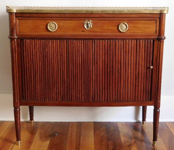 Commode à rideau d'époque Louis XVI en acajou blond