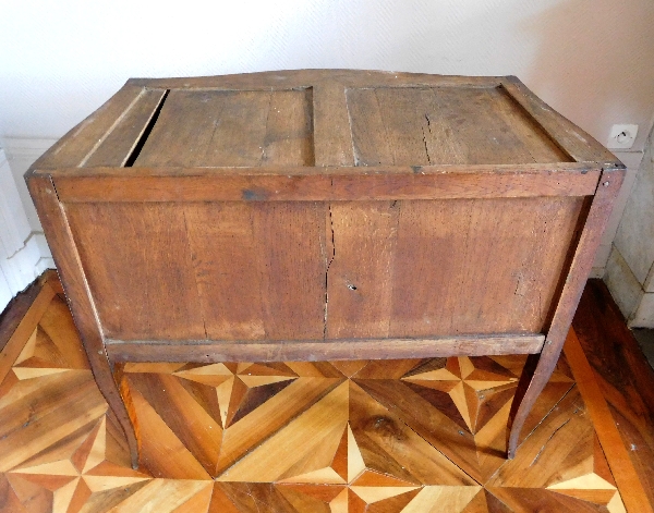 Commode sauteuse d’entre deux d'époque Louis XV en marqueterie de bois de rose, marbre Brèche