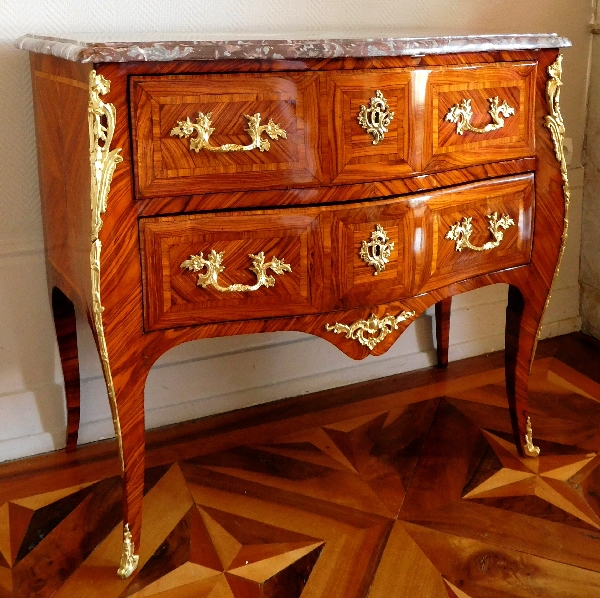 Louis XV rosewood marquetry chest of drawers / commode, 18th century